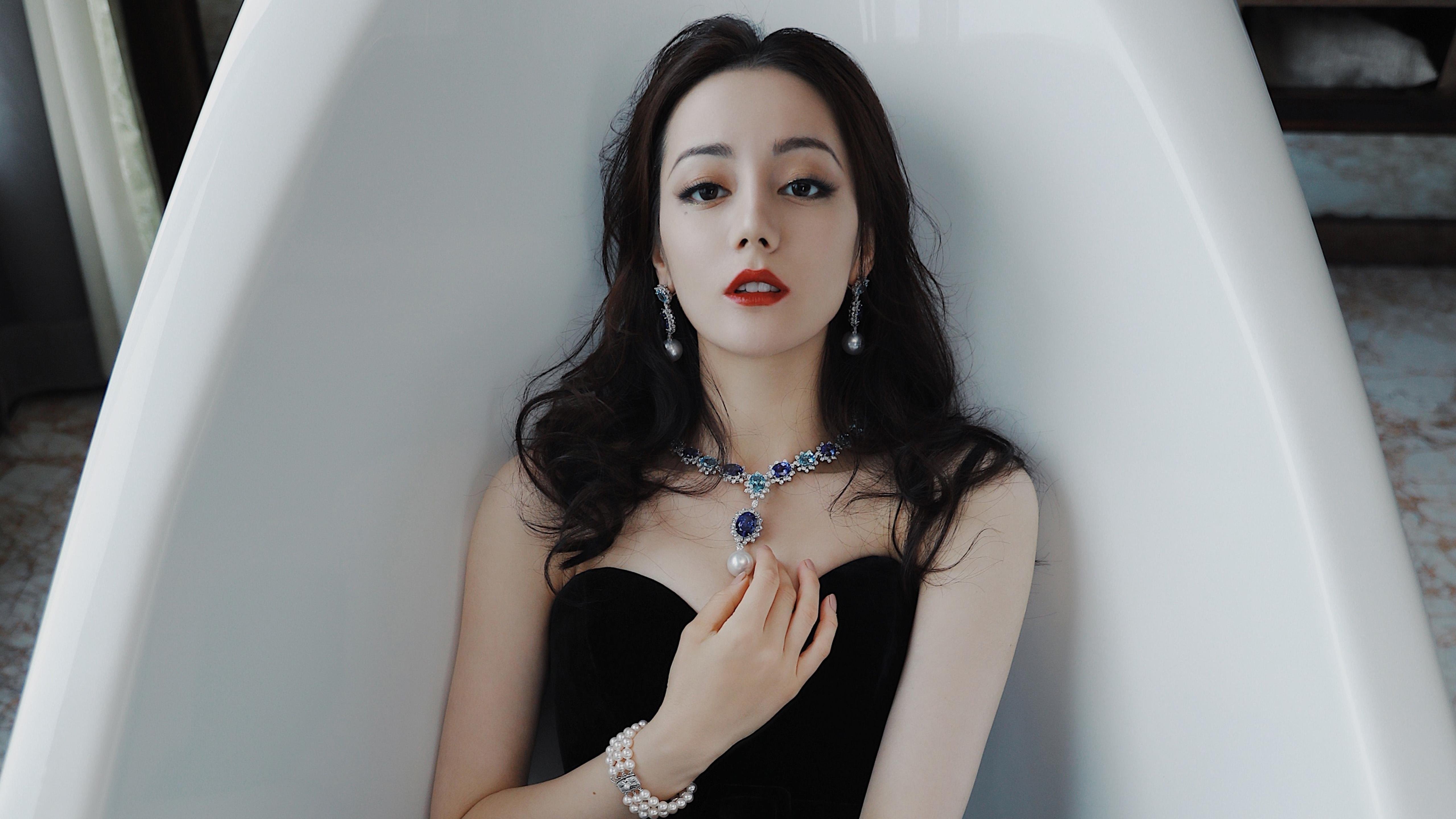 2017年季后赛：库里在对阵马刺的系列赛中累计投中超过20个三分，成为历史最强“投手”之一